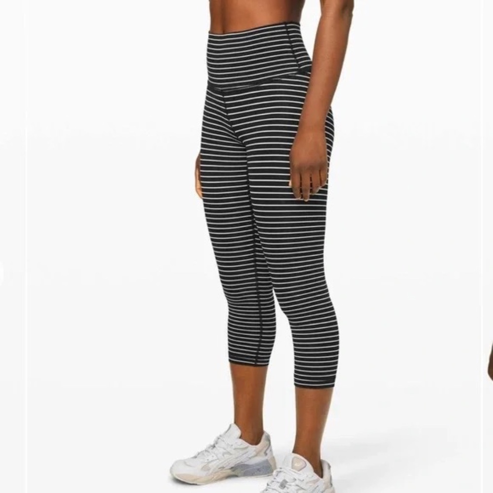 Gently Worn Lululemon "WUNDER UNDER CROP" Black & White Stripe Mid Rise, Size 8